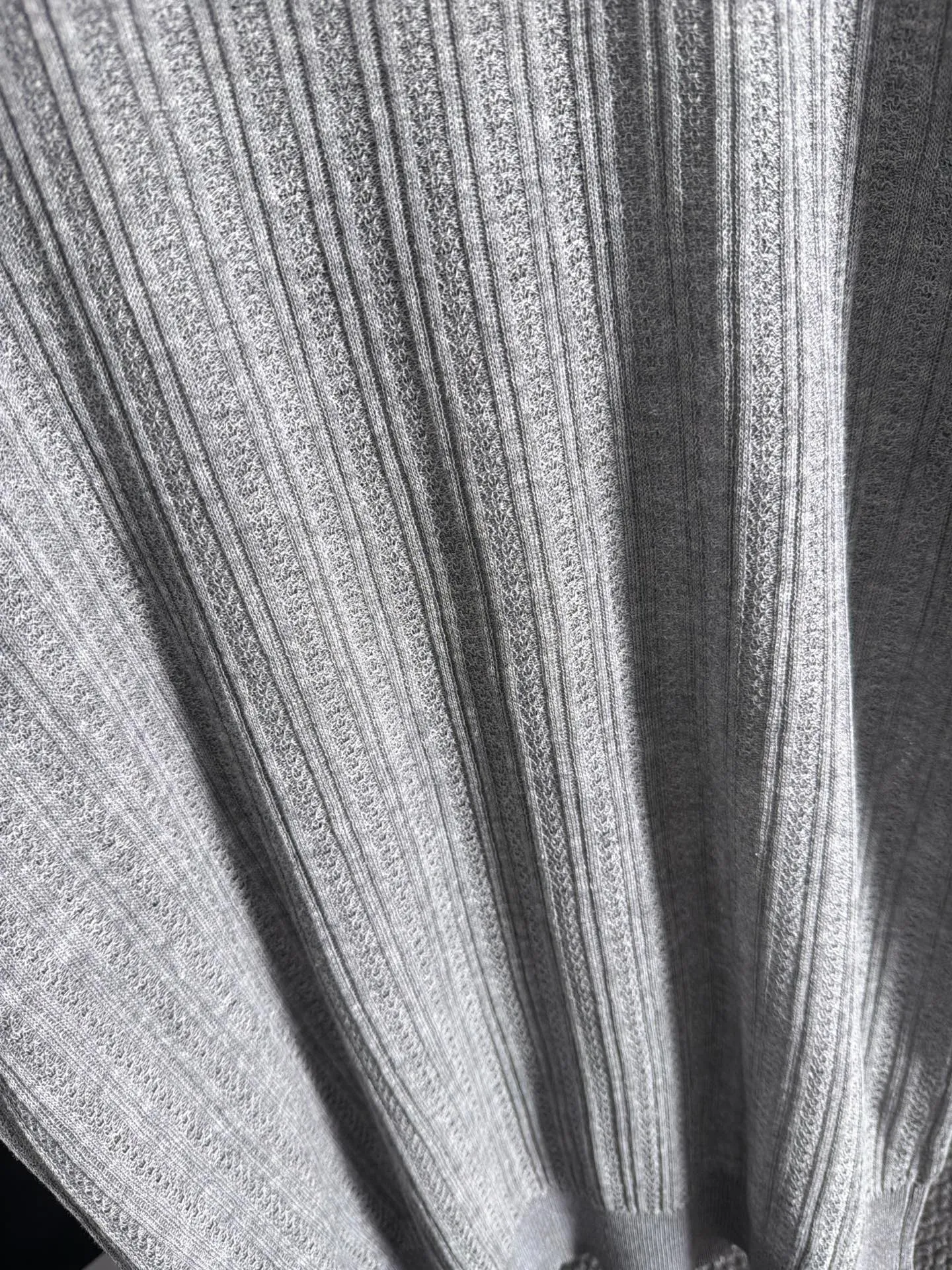LP high quality Loro Piana 26ss New Arrival men's short-sleeved T-shirt. Made of combed cotton yarn knitted cotton fabric, no pressure when entering and exiting the counter. Exclusive control of raw materials. It feels substantial when weighed, and the upper body is more textured than ordinary T-shirts. This texture can handle the weather easily and is suitable for both hot and cold! Loose fit design, looks noble. The only correct version is available Size: M to 4XL